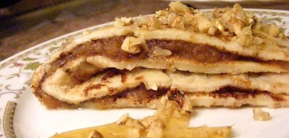 Блины с мёдом и орехами