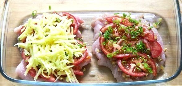 Куриная грудка под шубой из грибов и картофеля