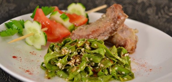 Лапша из кабачков с соевым соусом и кунжутом
