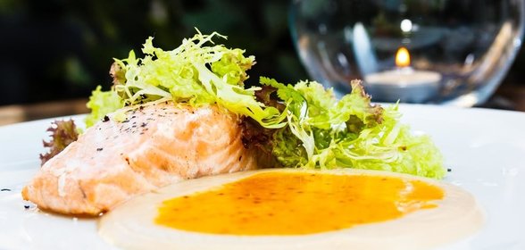 Семга с пюре из цветной капусты