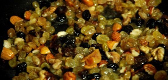 Сладкий плов с сухофруктами и орехами