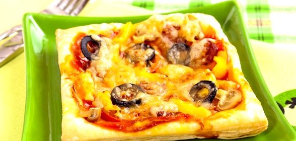 Пицца из слоеного теста