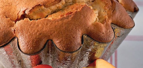Шарлотка с персиками