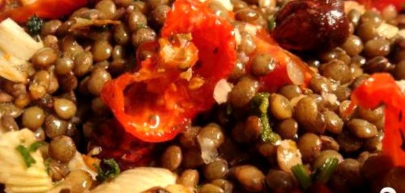 Жаркое из чечевицы, помидоров и картофеля