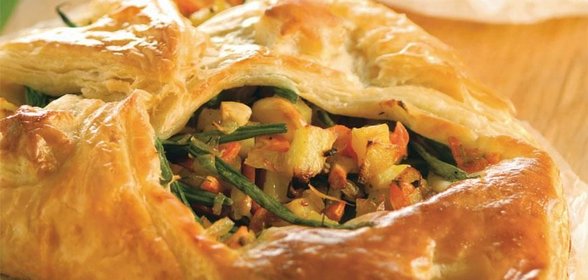 Слоеные пирожки с овощами и кешью