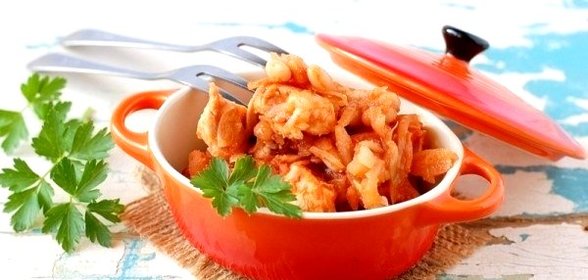 Капуста тушёная с курицей и фасолью