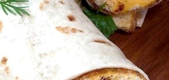 Омлет с вялеными помидорами и зеленью в лаваше