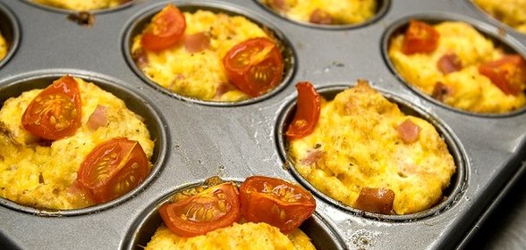Необычные маффины с ветчиной и сыром