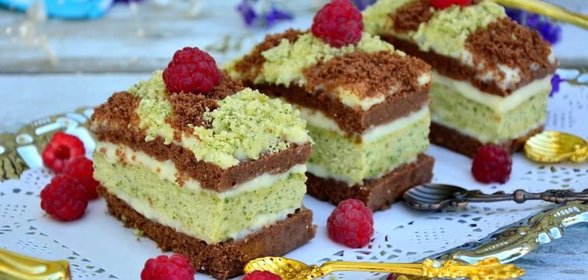 Пирожные бисквитные из шпината из микроволновки