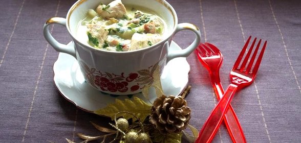 Куриное филе тушеное в сливках со шпинатом