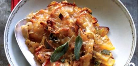 Жаркое из яблок, лука и сквоша