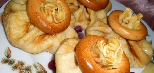 Блинные мешочки с творогом и ананасом