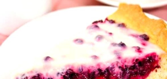 Cлоеный пирог с брусникой