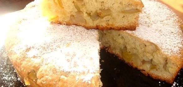 Яблочно-апельсиновый пирог с манкой