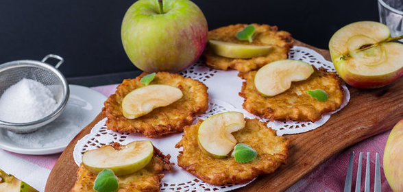 Фисташковые оладьи с финиками