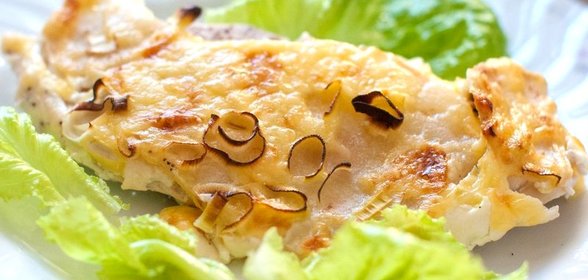 Куриное филе в сливках с персиками