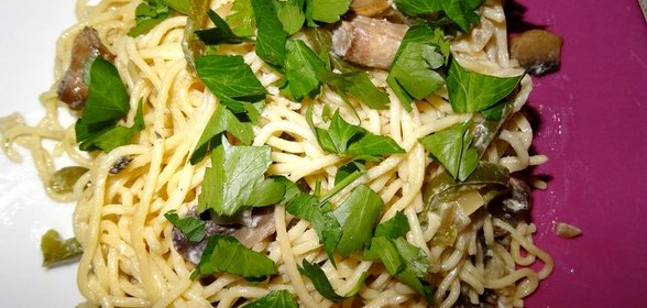 Спагетти с грибами и болгарским перцем