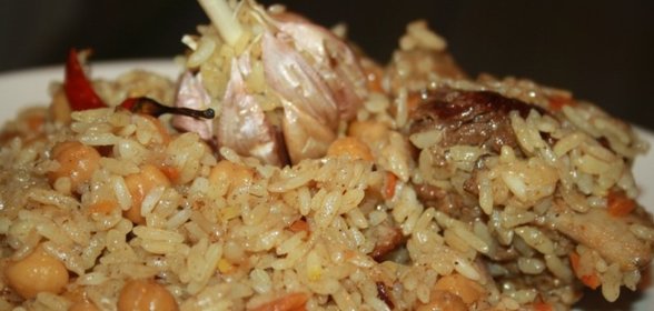 Плов с говядиной, курицей и нутом в мультиварке