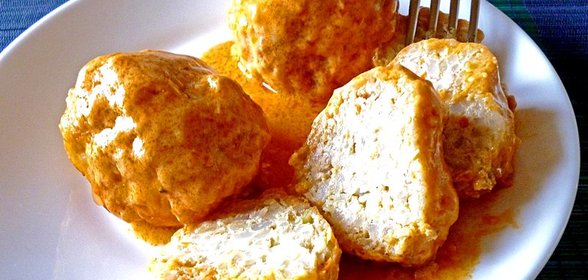 Мясные тефтели с капустой и рисом