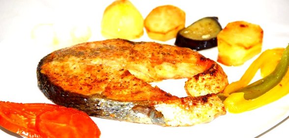 Лосось запеченный с овощами