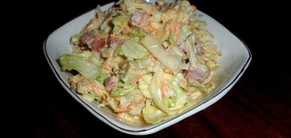 Салат из капусты с колбасой