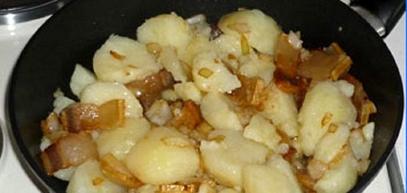 Картофель обжаренный со шкварками