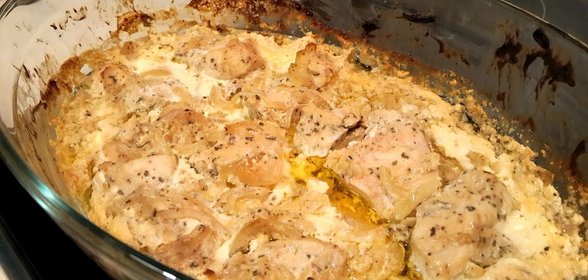 Куриное филе тушеное в сливках