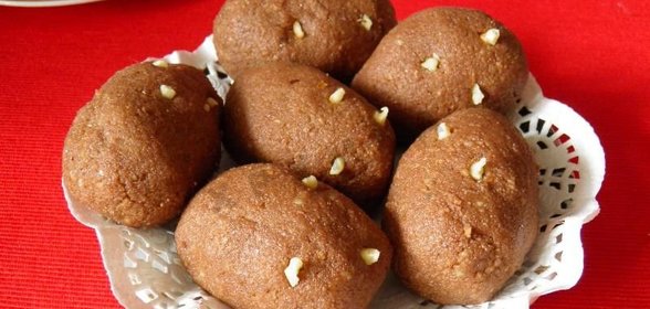 Домашнее пирожное Картошка из сухарей со сгущенкой