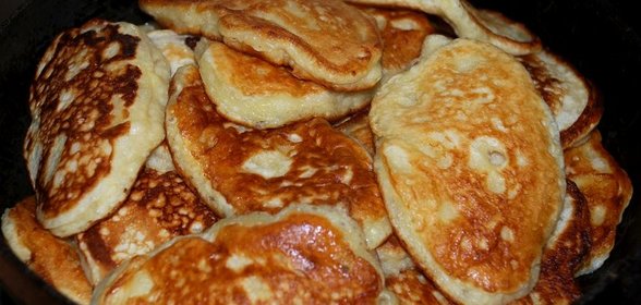 Оладушки на кефире с яблоками