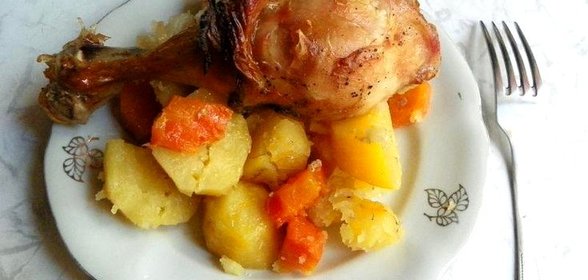 Курица с картофелем запеченная в рукаве