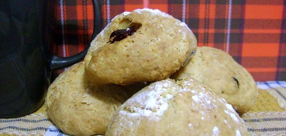 Сырники с вяленой клюквой в духовке