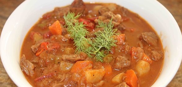 Гуляш с овощами