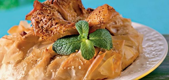 Пирог с бараниной в тесте фило