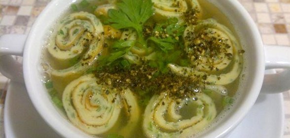 Суп с блинной лапшой (Minestra di frittata)