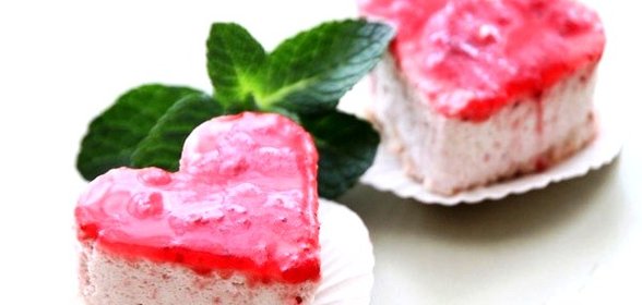 Кокосово-клубничное пирожное