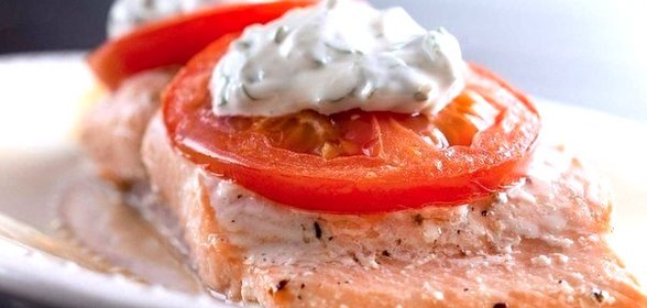 Горбуша, запеченная в сметанно-грибном соусе