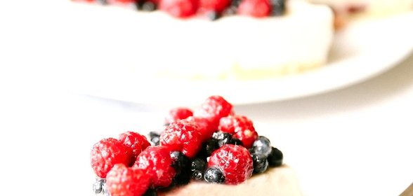 Йогуртовый торт с ягодами