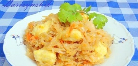 Капуста, тушеная с галушками