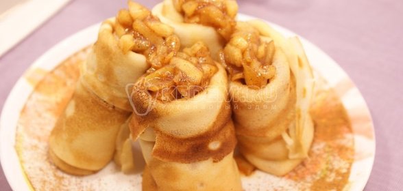 Блинчики с яблоками и корицей