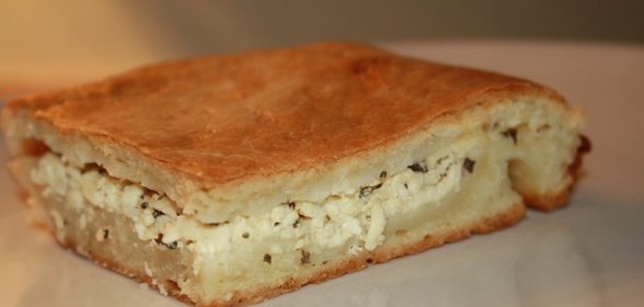 Пирог из творожного теста с сырной начинкой