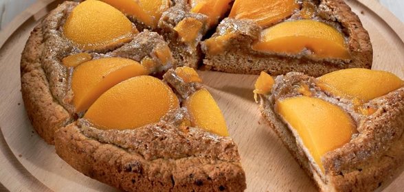 Ореховый пирог с абрикосами