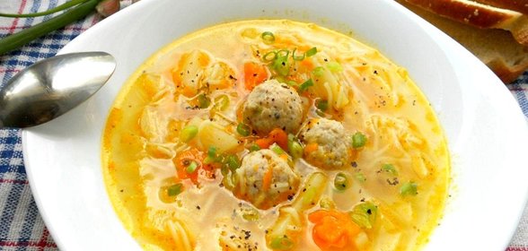 Вермишелевый суп с фрикадельками