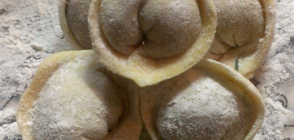 Пельмени из говядины и свинины с зеленью