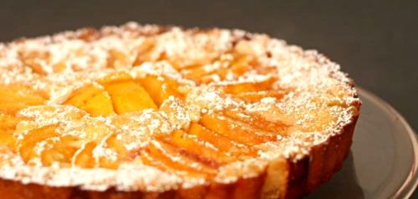 Персиковый тарт с посыпкой
