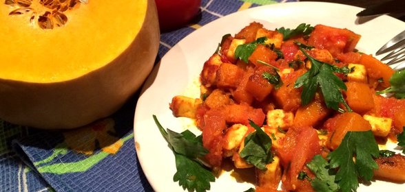 Тыква с помидорами и адыгейским сыром