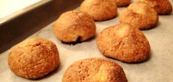 Амаретти с малиной и манго