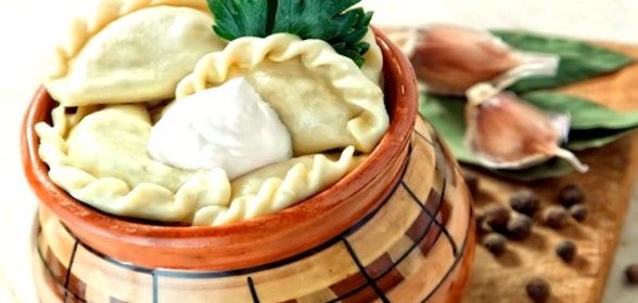 Пельмени в горшочках с грибами