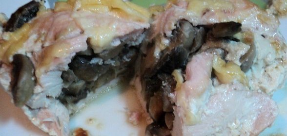 Куриная грудка в сливках, фаршировнная грибами