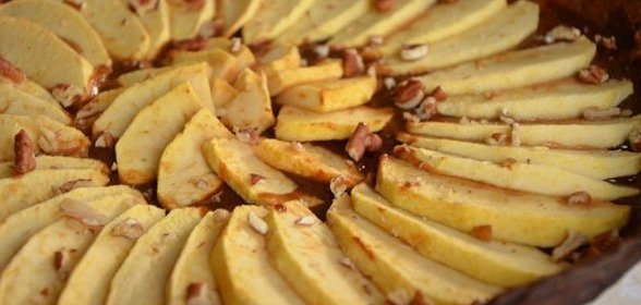 Яблочный пирог с вареной сгущенкой