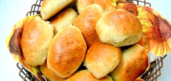Пирожки дрожжевые с луком и яйцом